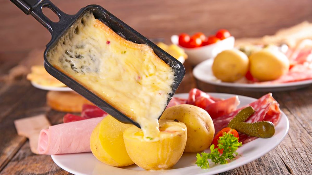 Ces erreurs impardonnables que tout le monde fait avec la raclette, vous allez les regretter