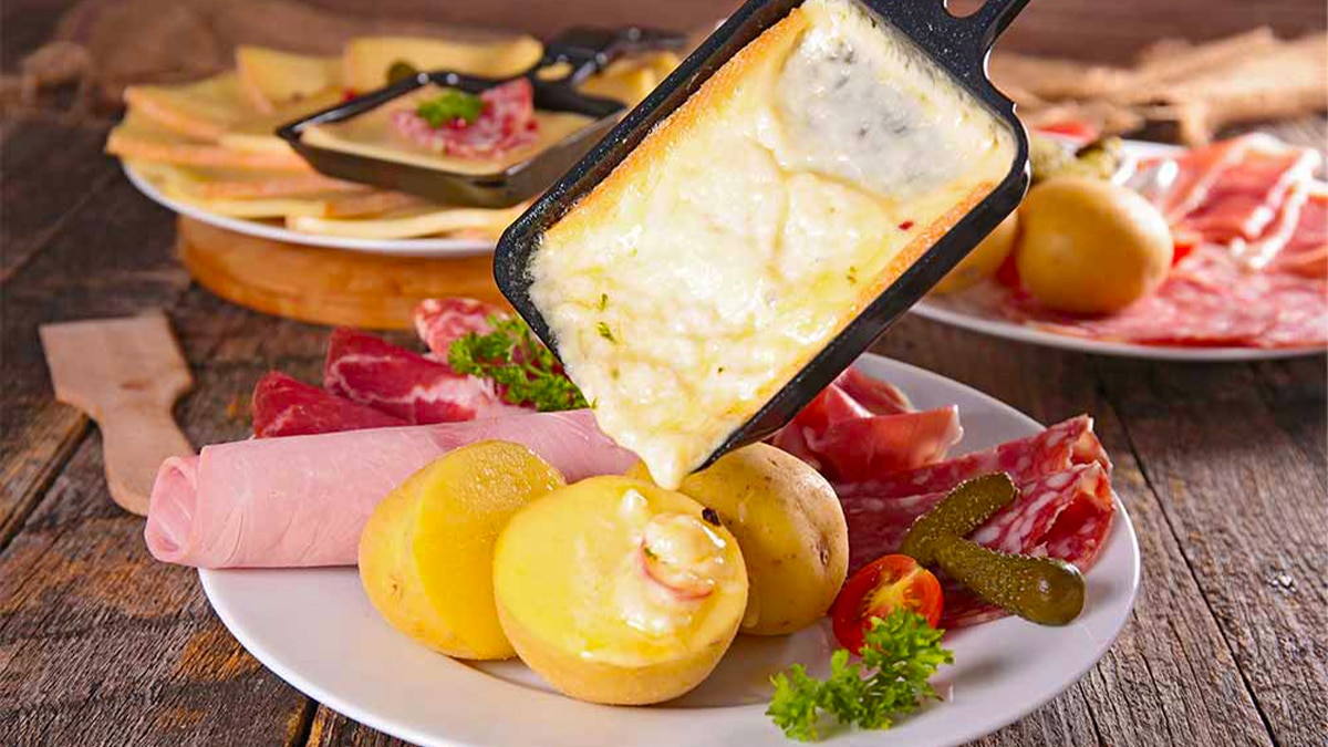 Comment manger une raclette sans danger pour votre santé, selon ce célèbre médecin