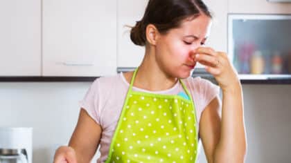 Cet ingrédient magique que l’on a tous éradique toutes les odeurs de cuisine