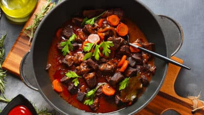 Un célèbre chef dévoile son secret pur faire un bœuf bourguignon ultra-fondant