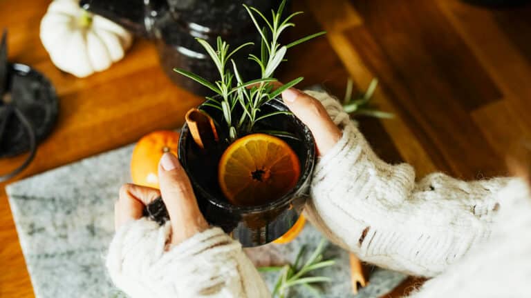 La boisson miracle qui élimine le tartre des dents et la mauvaise haleine recommandée par les experts