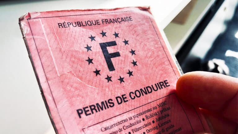 Le remplacement du permis de conduire en version papier est-il obligatoire ?