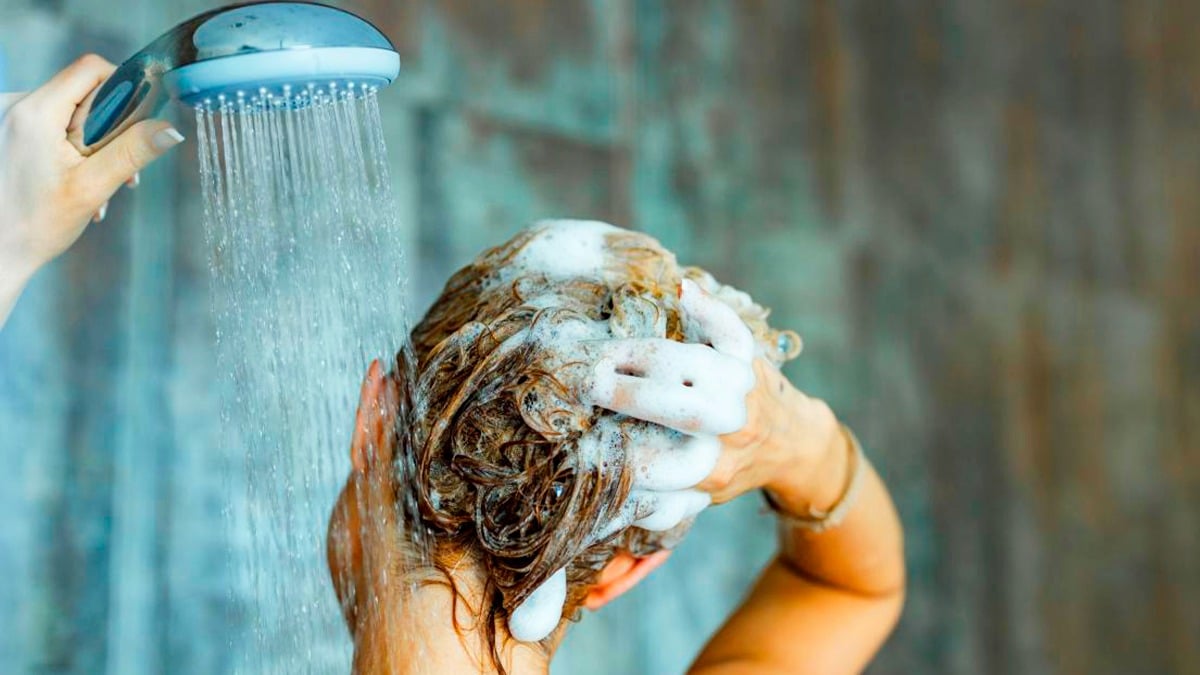 Ces erreurs fatales que nous faisons tous sous la douche nuisent à l’hygiène et la santé selon un médecin