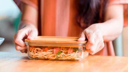 Ne mettez plus jamais ces aliments dans un Tupperware : c’est dangereux pour la santé