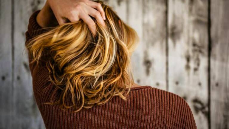 Adieu la coupe au carré: voici la tendance qui rajeunit et transforme les femmes de plus de 50 ans