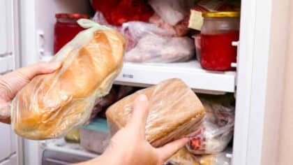L'astuce redoutable pour vous savoir si pouvez manger du pain congelé sans mettre sa santé en danger