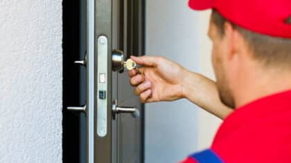 Un serrurier souligne la chose la plus importante à faire pour protéger votre porte