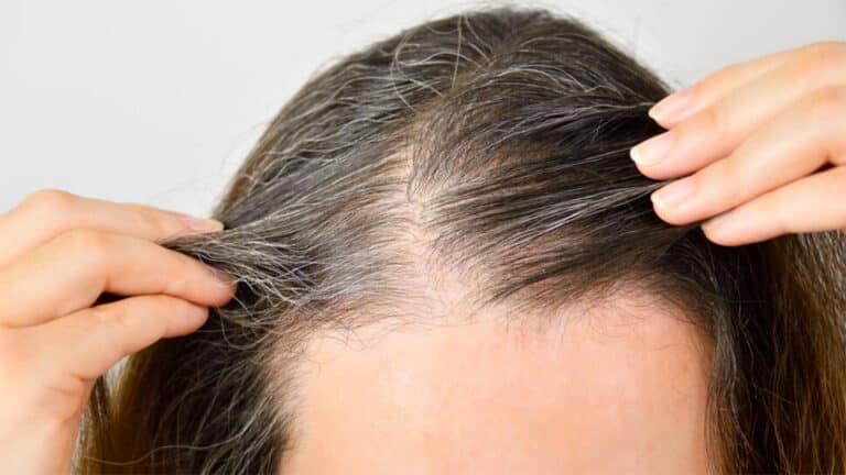 3 types de teinture à utiliser si vous avez beaucoup de cheveux gris et elles vont vous rajeunir