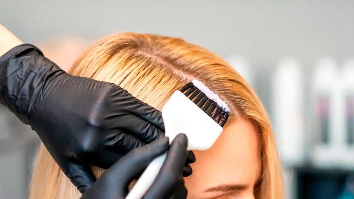 Fini les teintures: cette alternative naturelle couvre les cheveux gris et vous fait paraître plus jeune