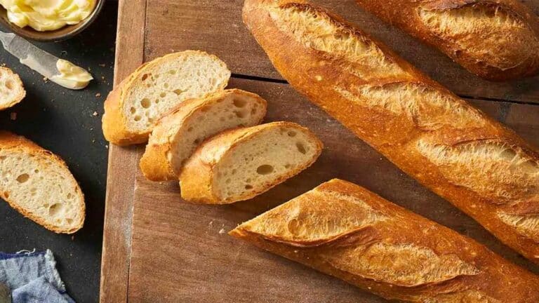 L'astuce d'un boulanger pour conserver votre pain frais plusieurs jour sans torchon ni plastique
