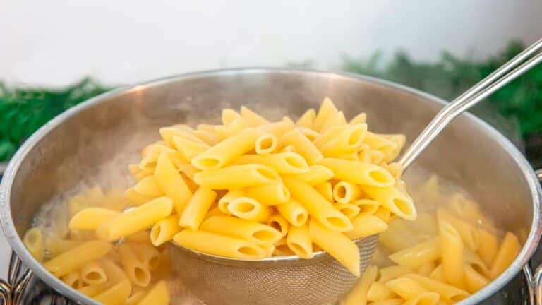L’erreur fatale que tout le monde fait pour cuisiner des pâtes, selon cette cheffe
