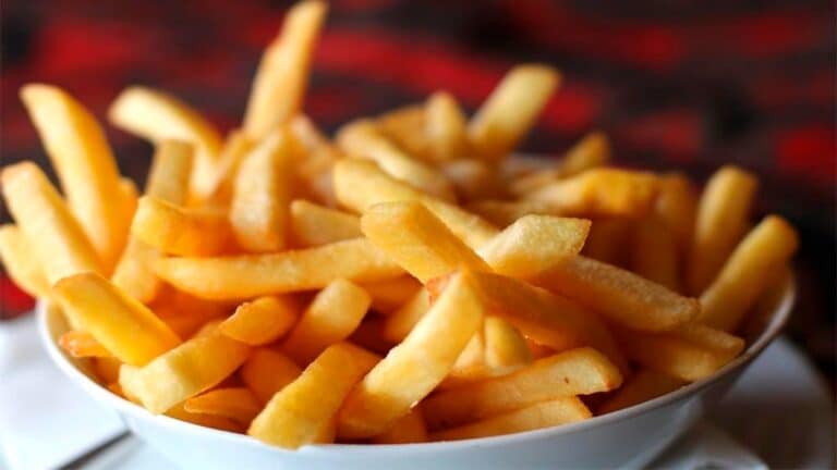 L’astuce simple de ce chef étoilé Michelin pour des frites plus légères et plus croustillantes