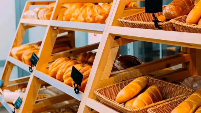 Pourquoi le pain est toujours au fond des supermarchés : la raison a du sens