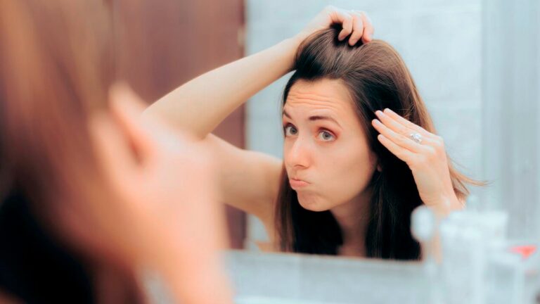 Sans colorants : le moyen simple de cacher les cheveux gris et de restaurer leur couleur naturelle