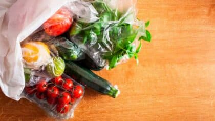 Ni film plastique ni alu: la méthode japonaise pour conserver les légumes au frigo sans qu’ils pourrissent