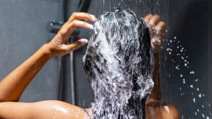 Adieu les cheveux gras : le secret pour des cheveux toujours propres et légers
