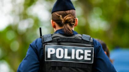 Alerte à cette nouvelle arnaque aux stationnements et aux stations-service: les retraités visés