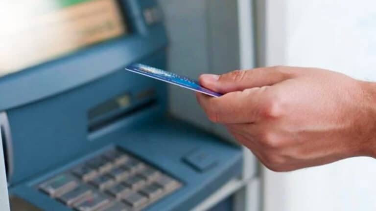 Alerte urgente des banques : n’insérez jamais votre CB dans un distributeur si vous voyez ceci