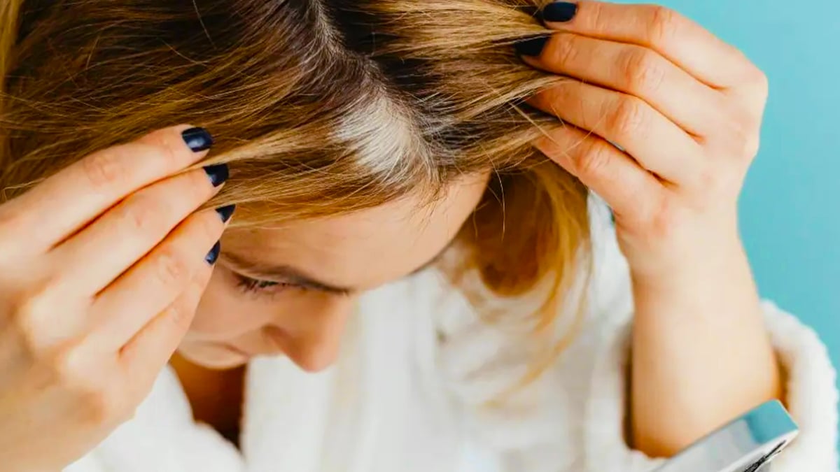 Ce changement alimentaire peut vous aider à prévenir les cheveux gris selon des experts