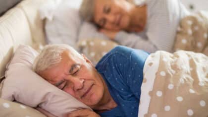 C’est ce qui vous aide à bien dormir après 60 ans : ce n’est ni la mélatonine ni le magnésium