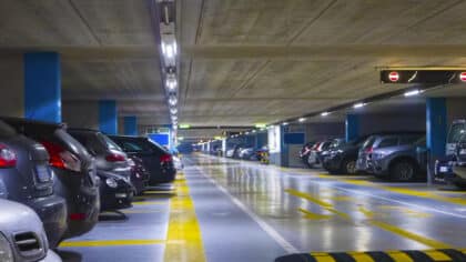 Cette arnaque dans les parkings fait de gros dégâts, de nombreuses personnes âgées visées