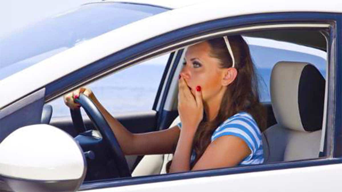 Cette arnaque redoutable et dangereuse qui cible les automobilistes prend de l'ampleur