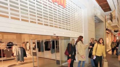 Cette célèbre enseigne de vêtements ferme définitivement 28 magasins et laisse 500 employés sur le carreau dans ce pays voisin