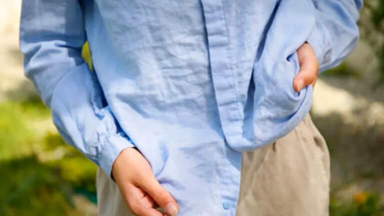 Comment repasser vos vêtements sans fer : les astuces pratiques qui vous sauveront la vie