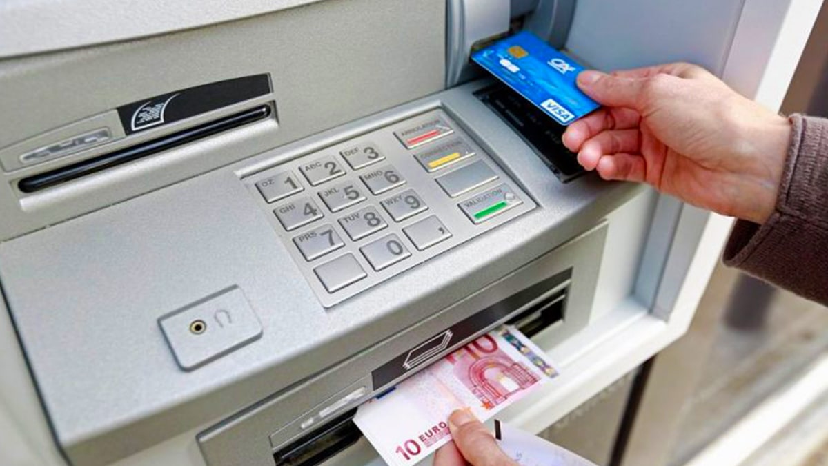 Distributeurs de billets: vous devez appuyer sur ce bouton pour éviter les arnaques