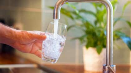 Eau du robinet contaminée: 11 villes où vous ne devez pas la boire jusqu'au 31 décembre, c'est interdit