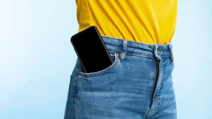 Garder votre téléphone dans la poche peut avoir de graves conséquences pour la santé