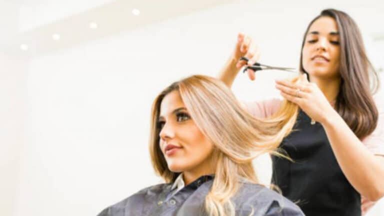 La coupe de cheveux qui rajeunit toutes les femmes : idéale pour les plus de 50 ans, elle stylise le visage