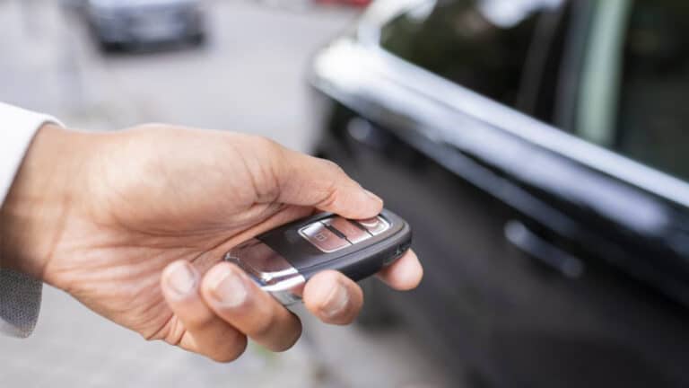 La fonction secrète de la clé de voiture pour lutter contre la chaleur et que personne ne connaît