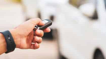 La méthode infaillible pour ouvrir et démarrer votre voiture lorsque votre clé n’a plus de batterie