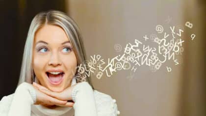 La psychologie dévoile ce que cela signifie quand des personnes parlent très fort