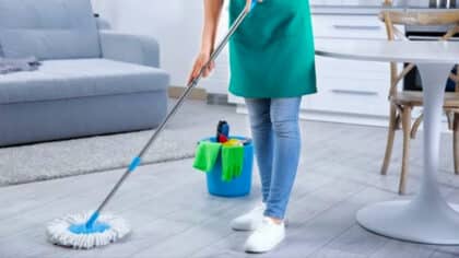 L’astuce d’un professionnel du ménage pour garder votre serpillère comme neuve: "Une fois rincée…"