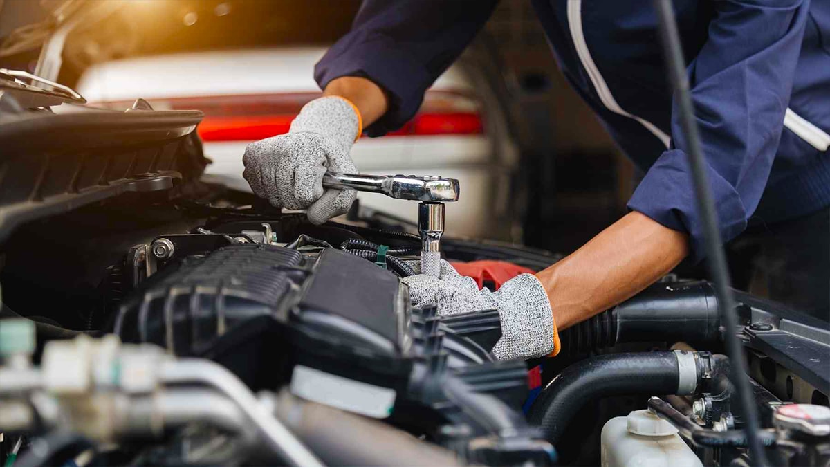 L’erreur courante et anodine que les automobilistes font peut coûter une fortune, un mécanicien alerte
