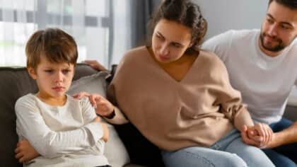 Les 6 erreurs parentales qui engendrent d'énormes dépendances à l'âge adulte, selon la psychologie