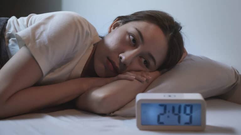 Les personnes qui se réveillent entre 2h et 4h du matin peuvent avoir ce problème de santé