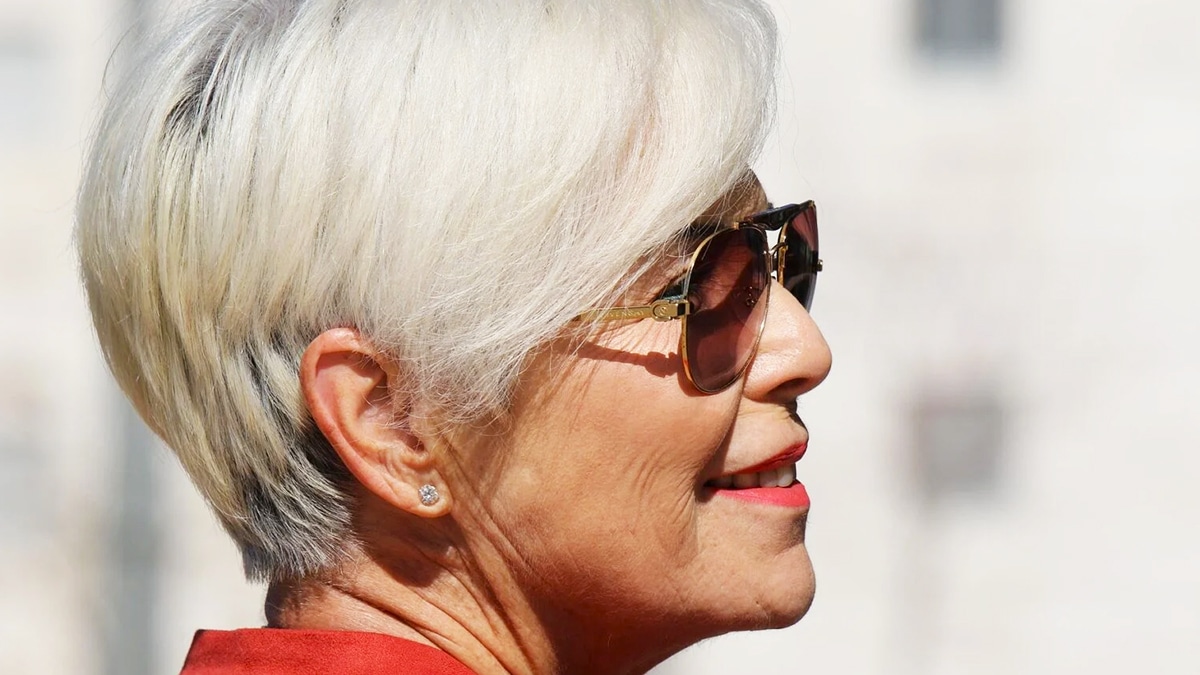 Ni blonde ni brune : la couleur de cheveux idéale pour les plus de 60 ans pour paraître plus jeune