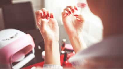 Ni durcisseur ni huile : le produit miracle pour renforcer les ongles fragiles
