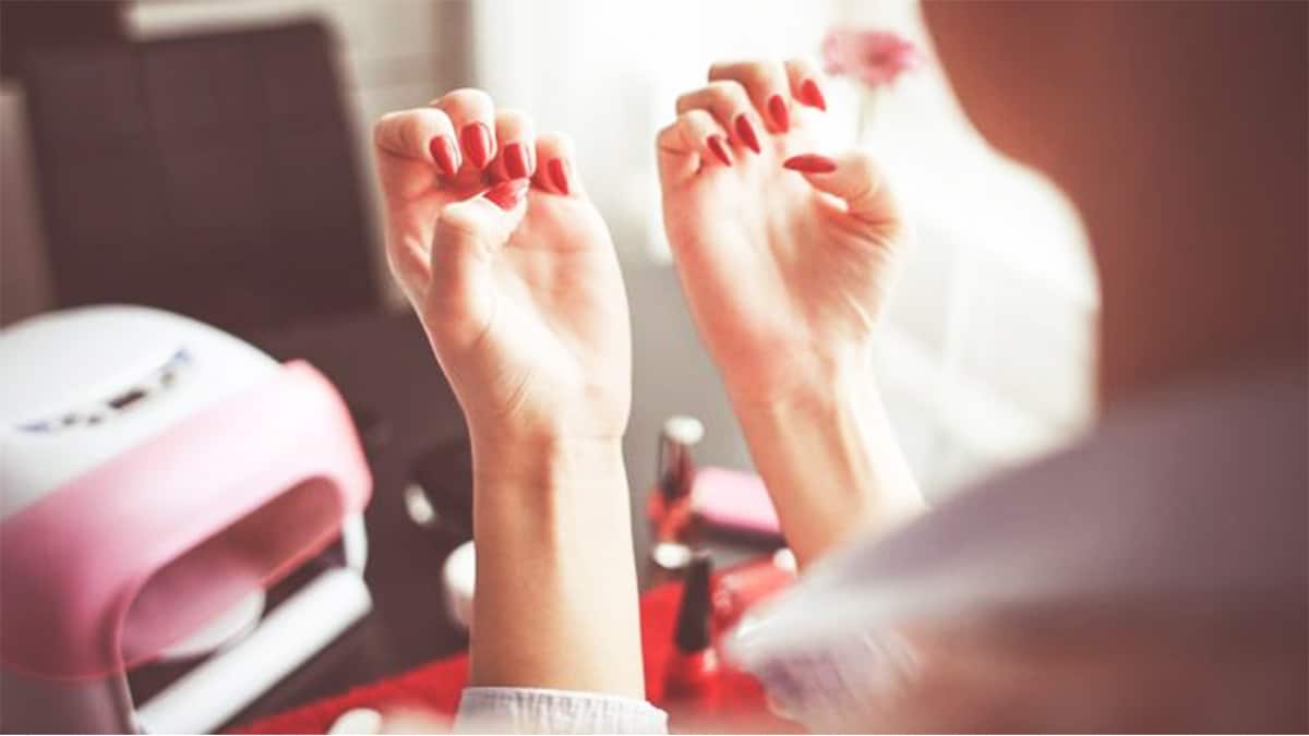 Ni durcisseur ni huile : le produit miracle pour renforcer les ongles fragiles