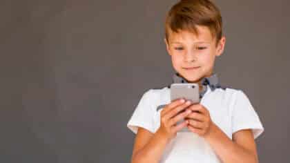 Ni interdire ni s’énerver: les clés d’un psychologue si votre enfant passe trop de temps sur le téléphone
