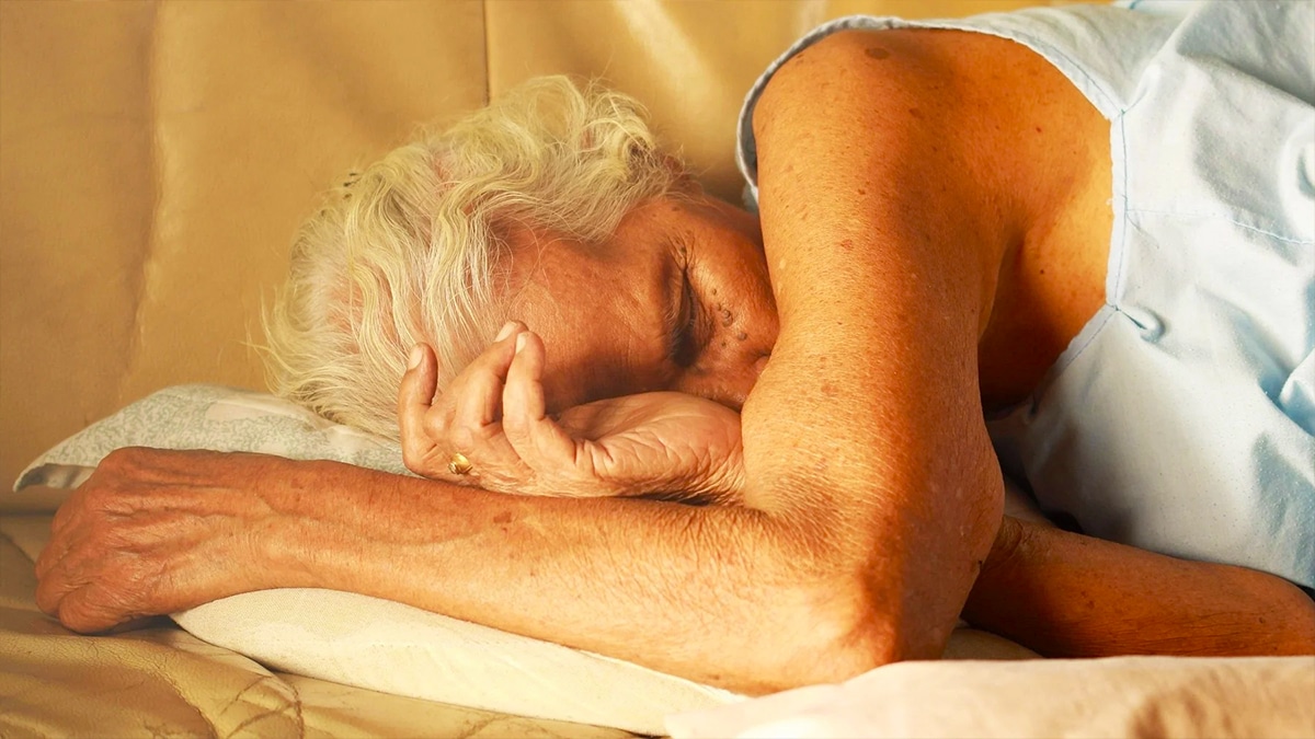 Ni se lever tôt ni sieste : l’habitude que les experts recommandent aux plus de 60 ans pour éviter l’insomnie