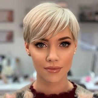 La coupe de cheveux qui rajeunit toutes les femmes : idéale pour les plus de 50 ans, elle stylise le visage