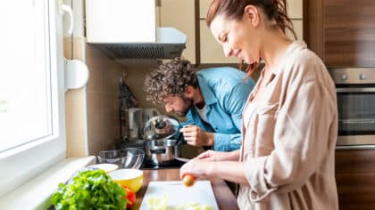 Peu de gens savent que ces accessoires de cuisine sont bourrés de toxines: votre santé en danger