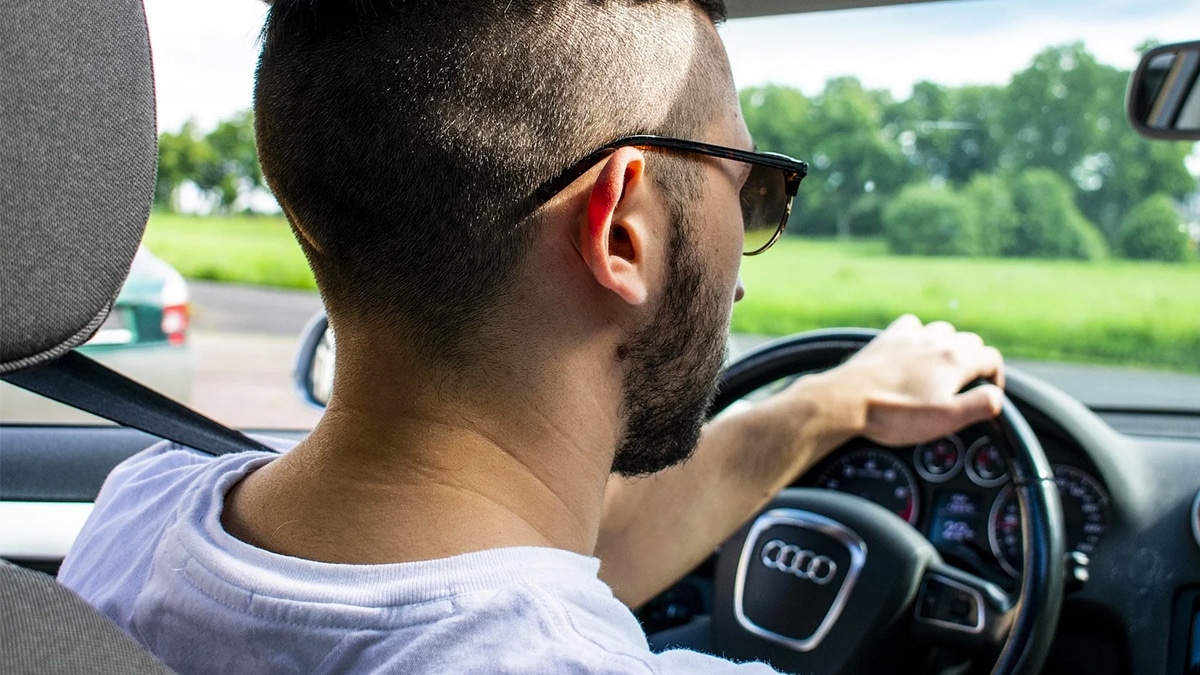 Pourquoi vous klaxonnez à chaque fois que vous êtes en colère dans la voiture selon la psychologie