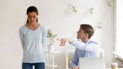 Que signifie le fait que quelqu’un vous critique toujours pour ce que vous êtes et ne voit que vos défauts selon la psychologie