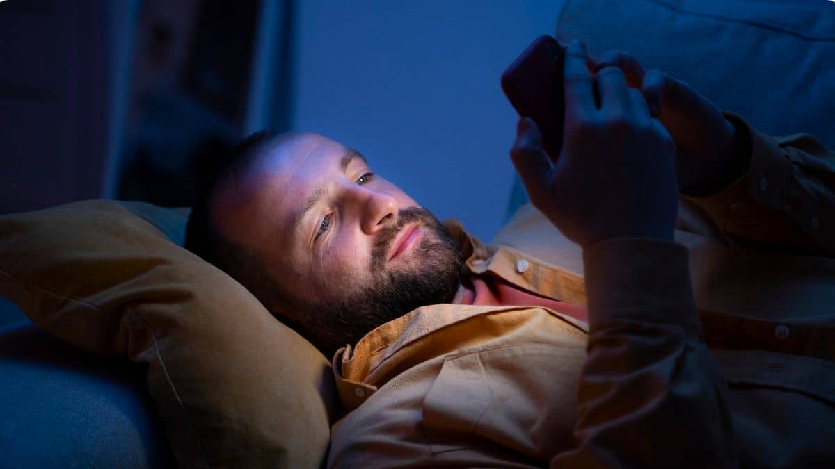 Que signifie le fait qu’une personne se couche toujours tard, selon la psychologie
