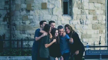 Que signifie le fait qu’une personne veuille toujours être le centre de l’attention selon la psychologie